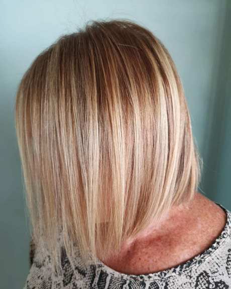 Koloryzacja włosów blond 2023