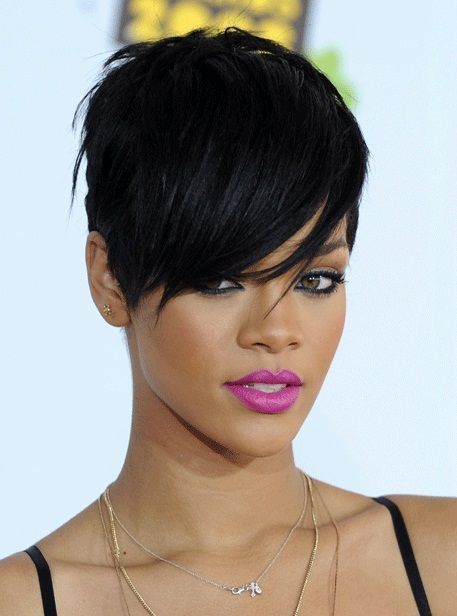 Rihanna fryzury 2023