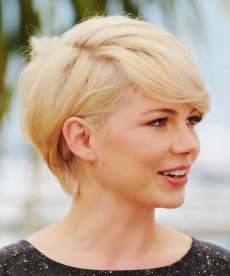 Krótkie fryzury damskie blond