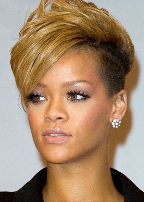 Rihanna fryzury z grzywką