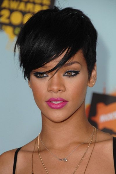 Rihanna fryzury z grzywką