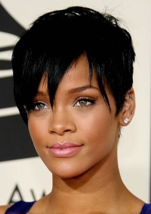Rihanna fryzury