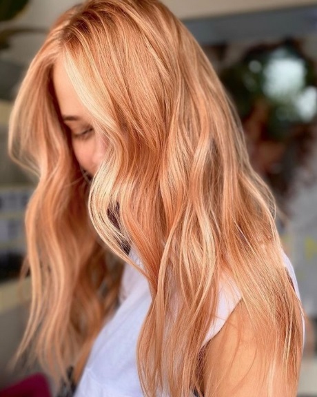 Modne kolory włosów blond 2021