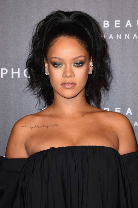 Rihanna fryzury 2021