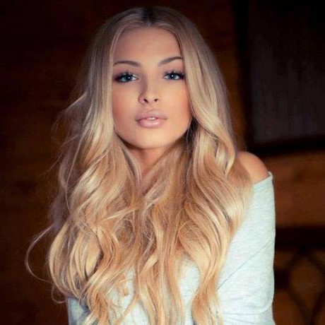 Ładny kolor włosów blond