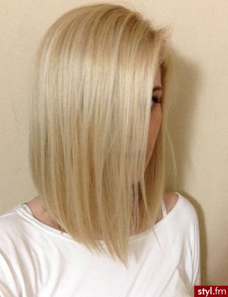 Blond średnie włosy