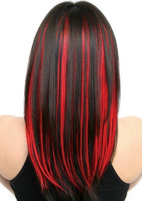 Czerwone pasemka na brązowych włosach