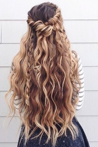 Fryzury warkocze długie włosy