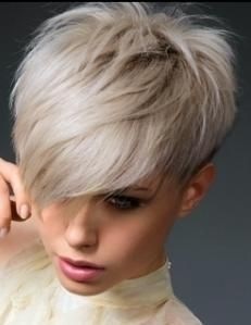 Krotkie fryzury blond zdjecia