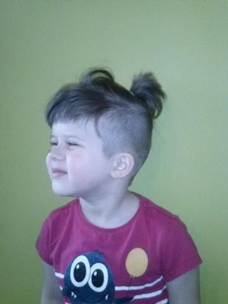 Krótka fryzura dla małej dziewczynki