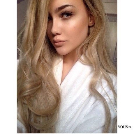 Włosy naturalny blond zdjęcia