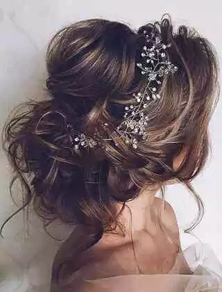 Elegancka fryzura ślubna
