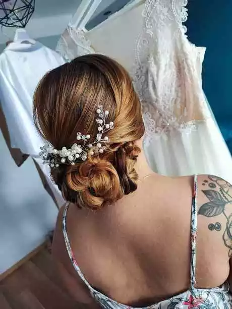 Elegancka fryzura ślubna