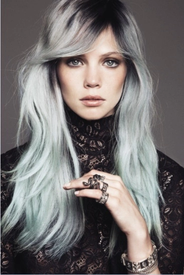 Siwe włosy modne