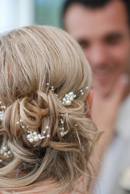 Jak upiąć kręcone włosy na wesele