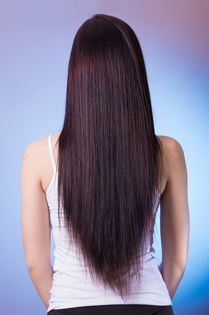 Długie wystopniowane włosy