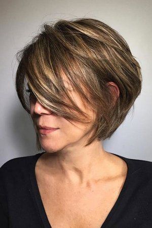 Krotkie fryzury dla kobiet po czterdziestce