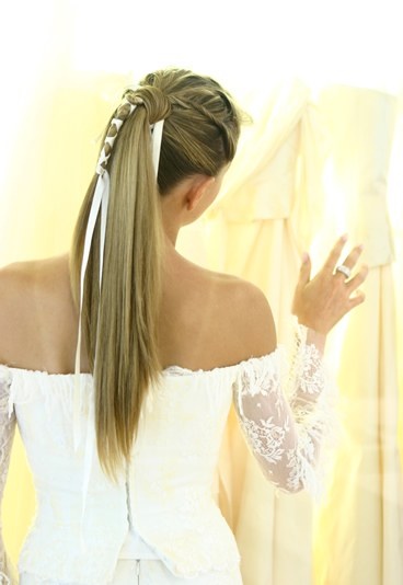 Fryzury na prostych włosach na wesele