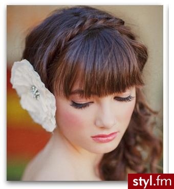 Fryzury na wesele krótkie włosy z grzywką