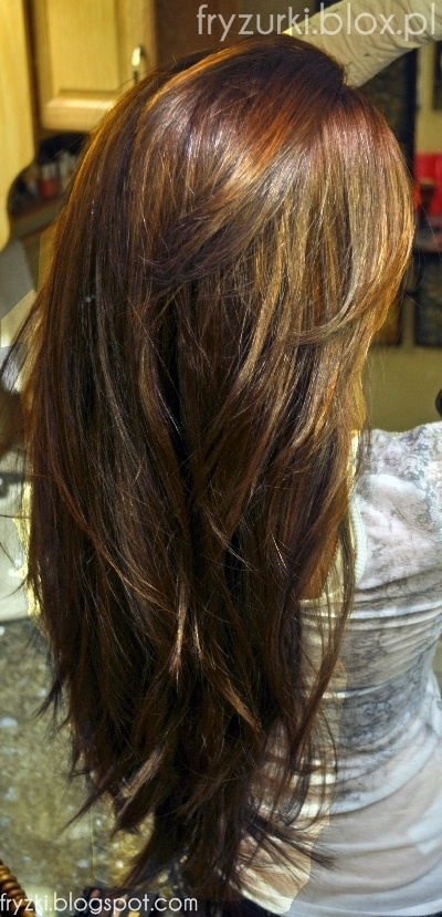 Długie włosy cieniowane z tyłu