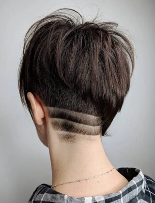 Krótkie fryzury z wygolonym bokiem 2024