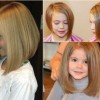 Jak modnie obciąć włosy dziewczynce